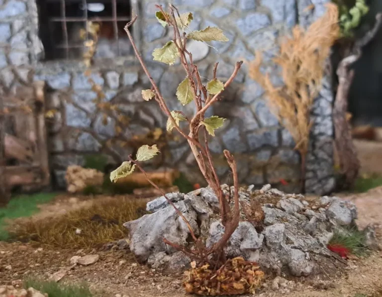 Pianta in miniatura realistica per diorama realizzata a mano con materiali naturali essiccati