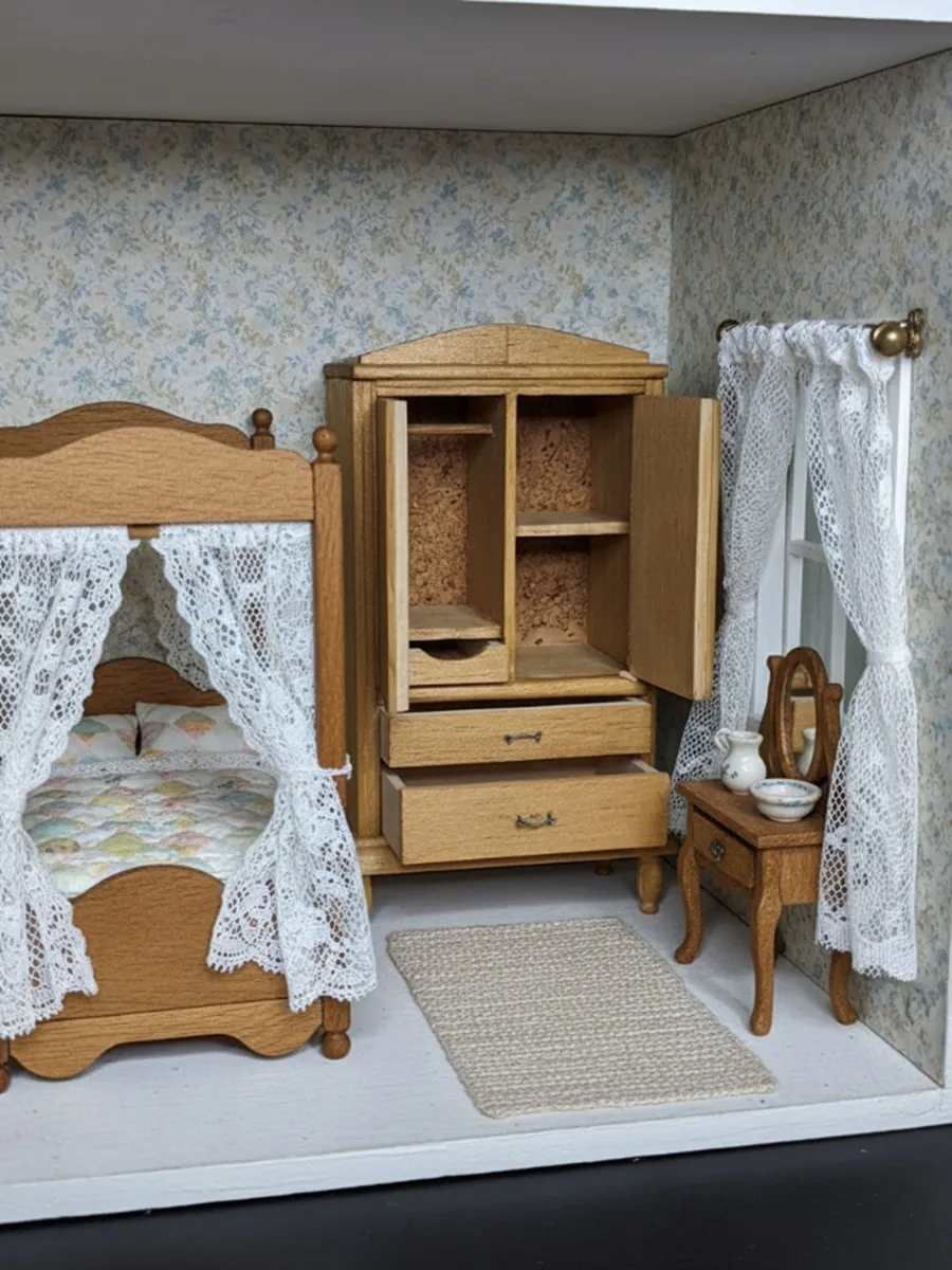 Mobiletto antico in miniatura intagliato a mano per arredamento casa delle bambole