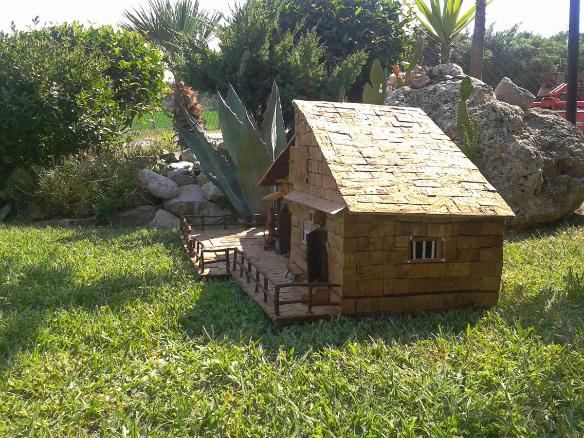 Casa artigianale per presepe in sughero e legno, miniatura fatta a mano per diorama natalizio