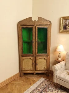 Mobiletto antico in miniatura intagliato a mano per arredamento casa delle bambole