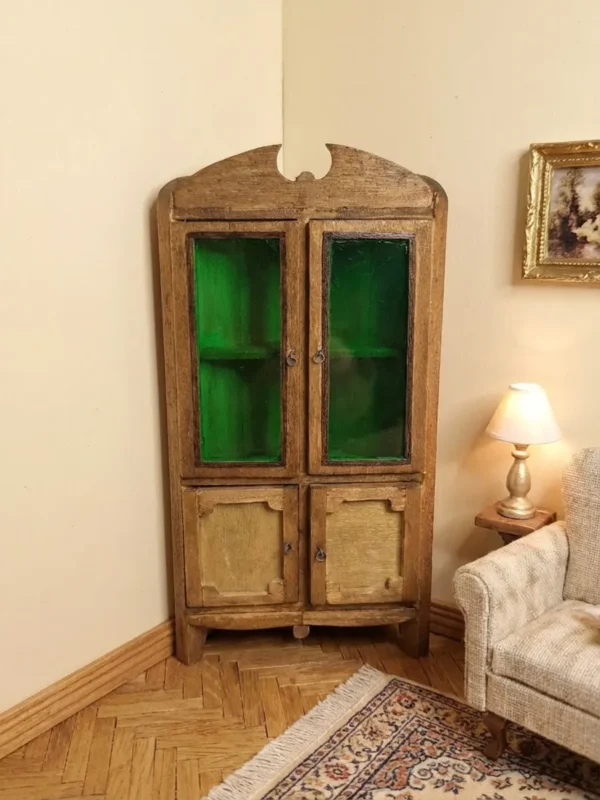 Mobiletto antico in miniatura intagliato a mano per arredamento casa delle bambole