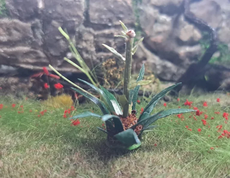 Pianta in miniatura realistica per diorama realizzata a mano con materiali naturali essiccati