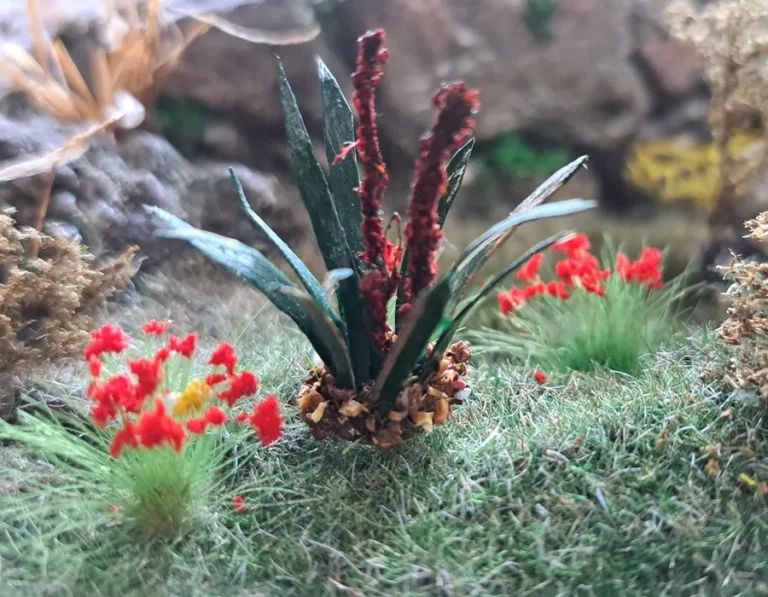 Pianta in miniatura realistica per diorama realizzata a mano con materiali naturali essiccati