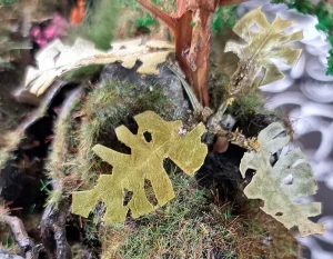 Pianta in miniatura realistica per diorama realizzata a mano con materiali naturali essiccati