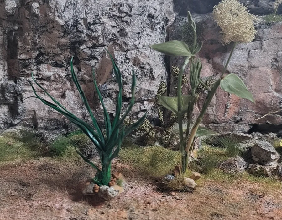 Pianta in miniatura realistica per diorama realizzata a mano con materiali naturali essiccati