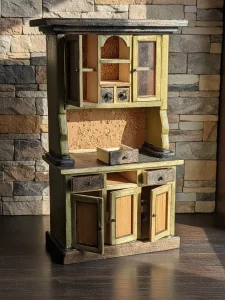 Mobiletto antico in miniatura intagliato a mano per arredamento casa delle bambole