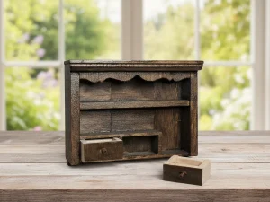 Mobiletto antico in miniatura intagliato a mano per arredamento casa delle bambole